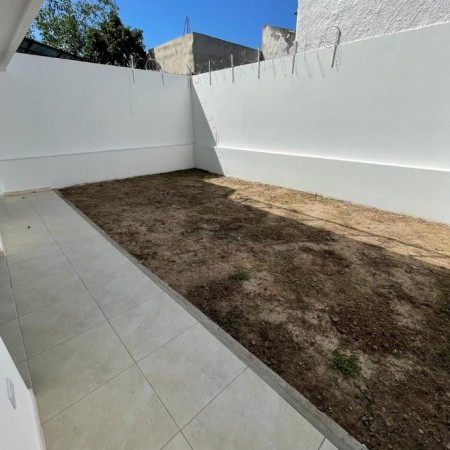 VENTA DPTO. 2 AMBIENTES CON PATIO A ESTRENAR!! QUILMES OESTE!!