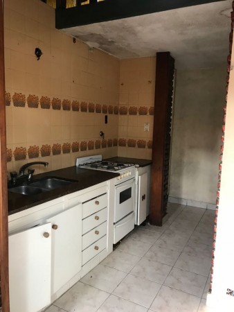VENTA AMPLIO PH EN 3 PLANTAS. QUILMES.