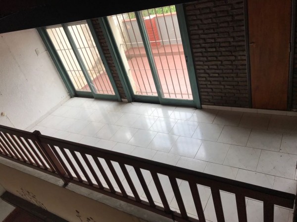 VENTA AMPLIO PH EN 3 PLANTAS. QUILMES.
