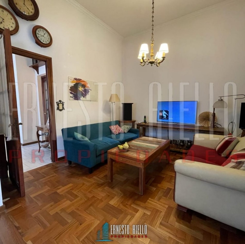 VENTA HERMOSA E IMPECABLE CASA 3 AMB EN AV LA MADRID. QUILMES O. CON PATIO, COCHERA Y PARRILLA QUINCHO.