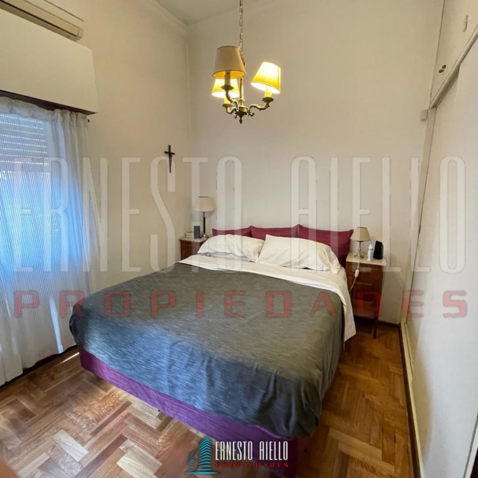 VENTA HERMOSA E IMPECABLE CASA 3 AMB EN AV LA MADRID. QUILMES O. CON PATIO, COCHERA Y PARRILLA QUINCHO.