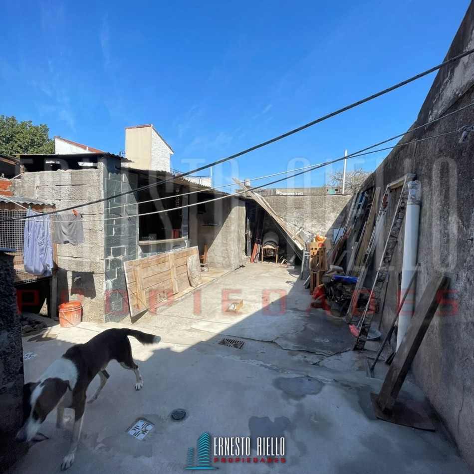 VENTA 2 CASAS SOBRE MISMO LOTE DE 2 AMBIENTES CADA UNA EN QUILMES OESTE.