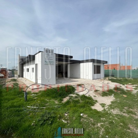 HERMOSA CASA A ESTRENAR 4 AMB BARRIO CERRADO G. GABOTO, GUILLERMO HUDSON. CON PARQUE Y PISCINA.