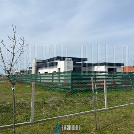HERMOSA CASA A ESTRENAR 4 AMB BARRIO CERRADO G. GABOTO, GUILLERMO HUDSON. CON PARQUE Y PISCINA.