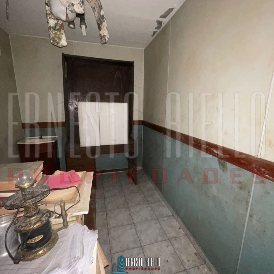 VENTA PH 5 AMBIENTES APTO USO PROFESIONAL A METROS DE AV. ANDRES BARANDA, QUILMES OESTE CENTRO.