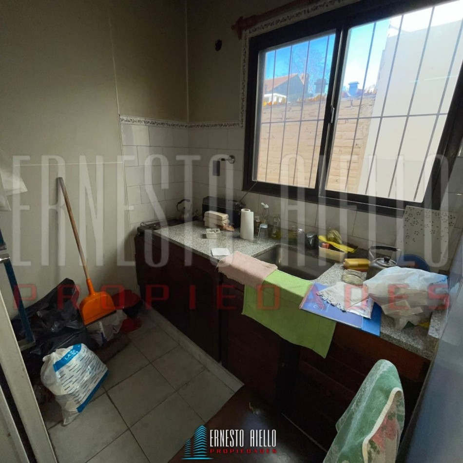 VENTA PH 5 AMBIENTES APTO USO PROFESIONAL A METROS DE AV. ANDRES BARANDA, QUILMES OESTE CENTRO.