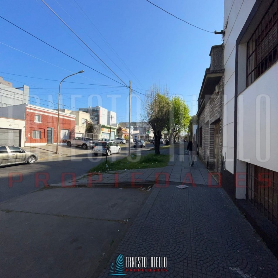 VENTA PH 5 AMBIENTES APTO USO PROFESIONAL A METROS DE AV. ANDRES BARANDA, QUILMES OESTE CENTRO.