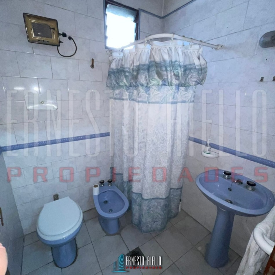 VENTA PH 5 AMBIENTES APTO USO PROFESIONAL A METROS DE AV. ANDRES BARANDA, QUILMES OESTE CENTRO.