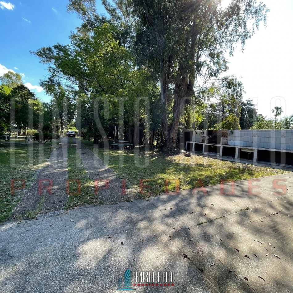 VENTA HERMOSA CASA QUINTA, 2700 MTS2 EN EL PATO.