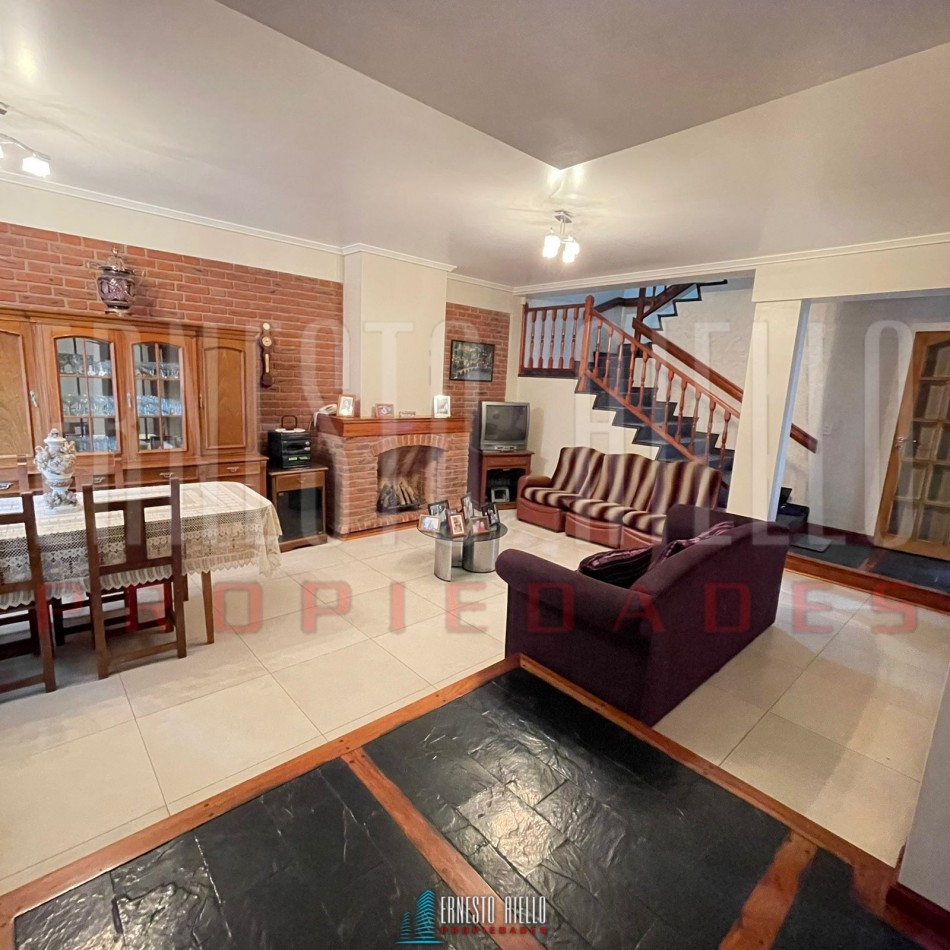 VENTA CHALET 4 AMBIENTES CON QUINCHO Y AMPLIO GARAJE, QUILMES OESTE CENTRO.