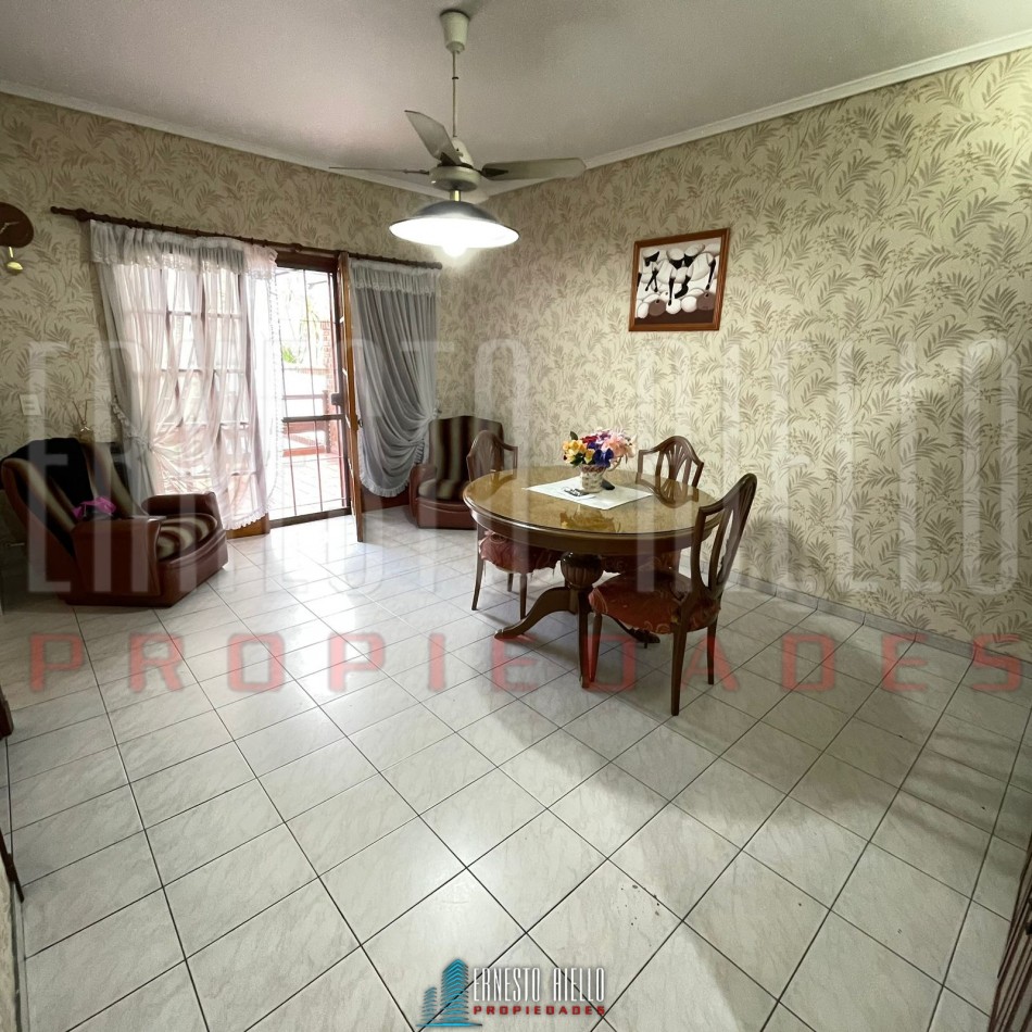 VENTA CHALET 4 AMBIENTES CON QUINCHO Y AMPLIO GARAJE, QUILMES OESTE CENTRO.