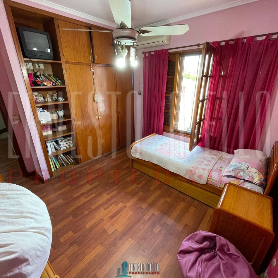 VENTA CHALET 4 AMBIENTES CON QUINCHO Y AMPLIO GARAJE, QUILMES OESTE CENTRO.