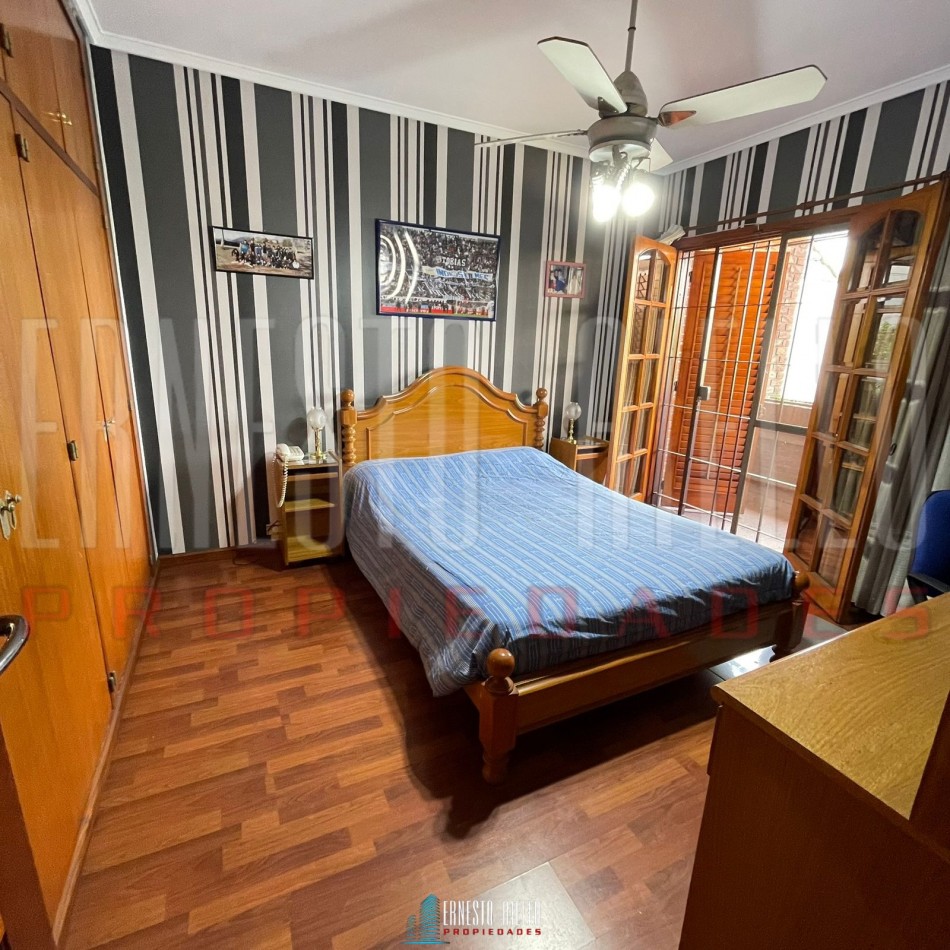 VENTA CHALET 4 AMBIENTES CON QUINCHO Y AMPLIO GARAJE, QUILMES OESTE CENTRO.