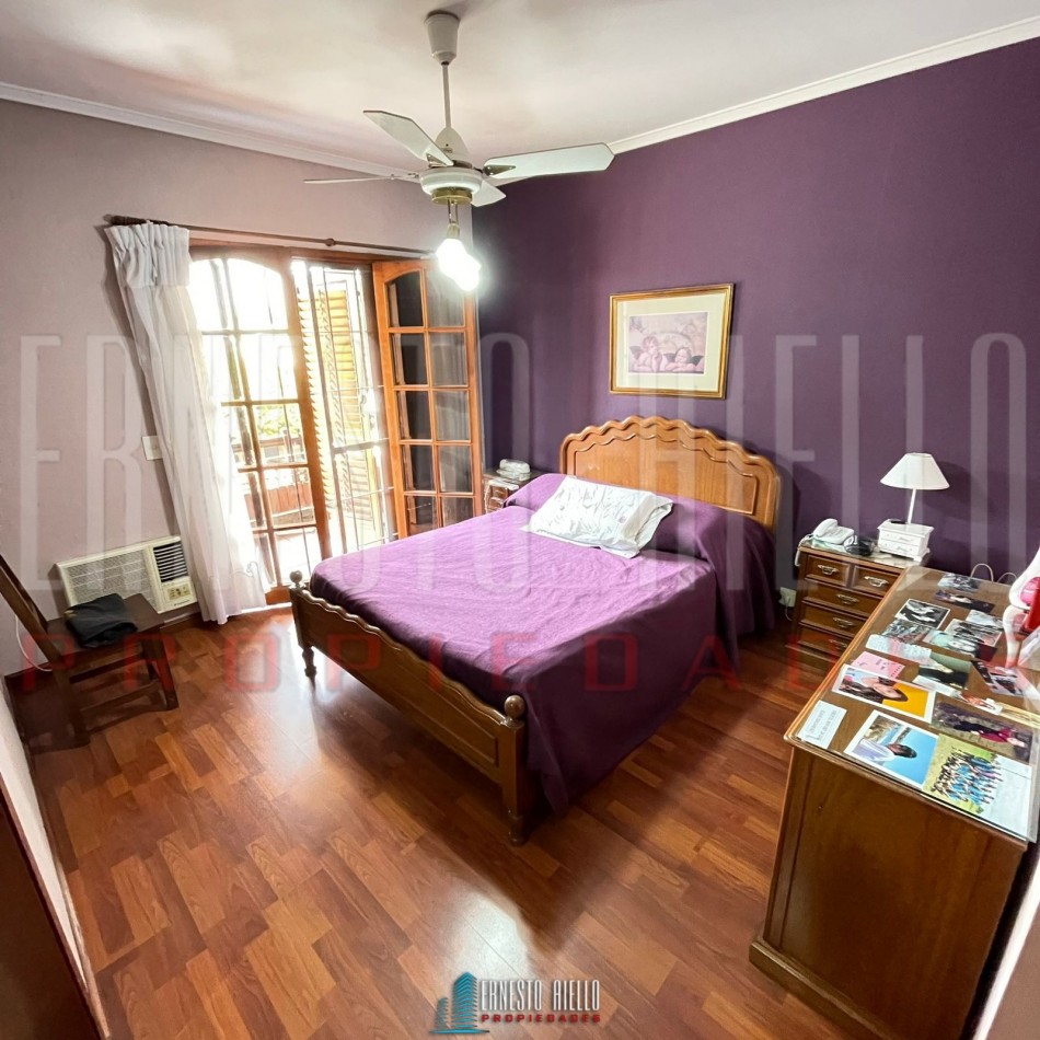 VENTA CHALET 4 AMBIENTES CON QUINCHO Y AMPLIO GARAJE, QUILMES OESTE CENTRO.