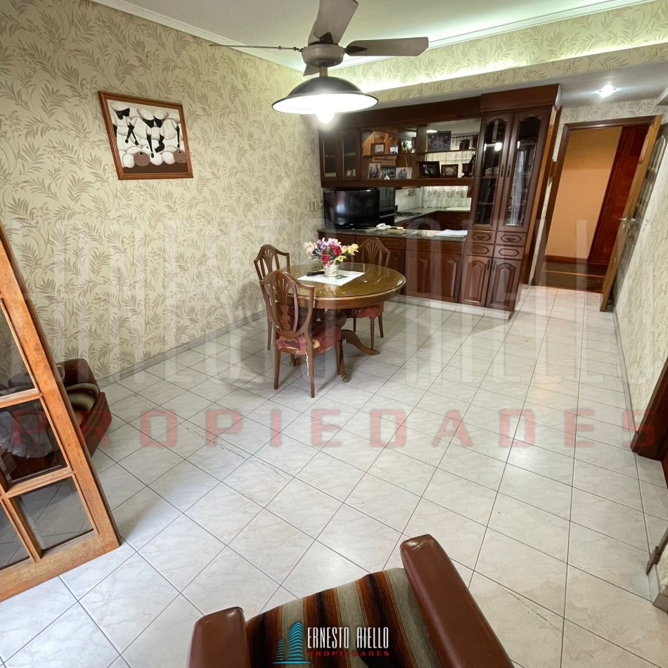 VENTA CHALET 4 AMBIENTES CON QUINCHO Y AMPLIO GARAJE, QUILMES OESTE CENTRO.
