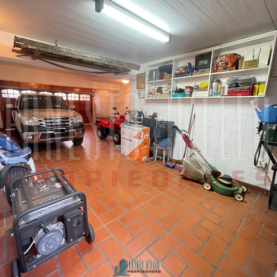 VENTA CHALET 4 AMBIENTES CON QUINCHO Y AMPLIO GARAJE, QUILMES OESTE CENTRO.