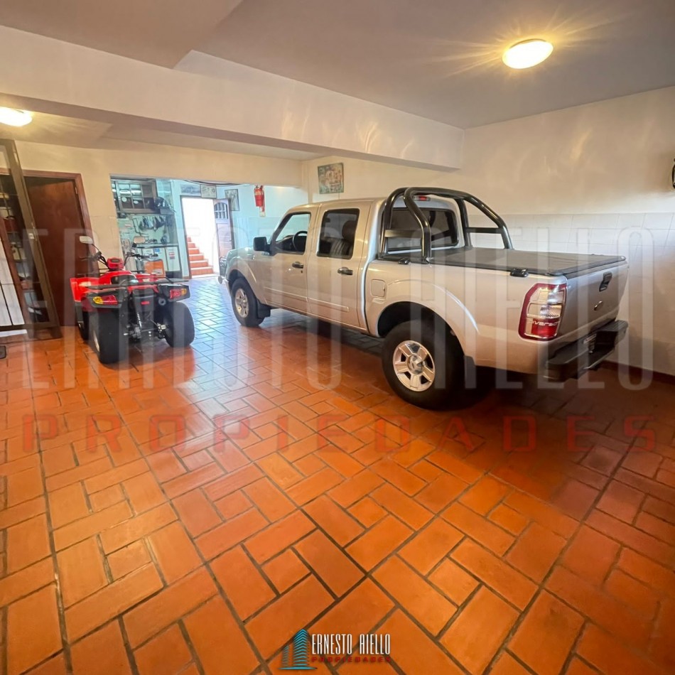 VENTA CHALET 4 AMBIENTES CON QUINCHO Y AMPLIO GARAJE, QUILMES OESTE CENTRO.