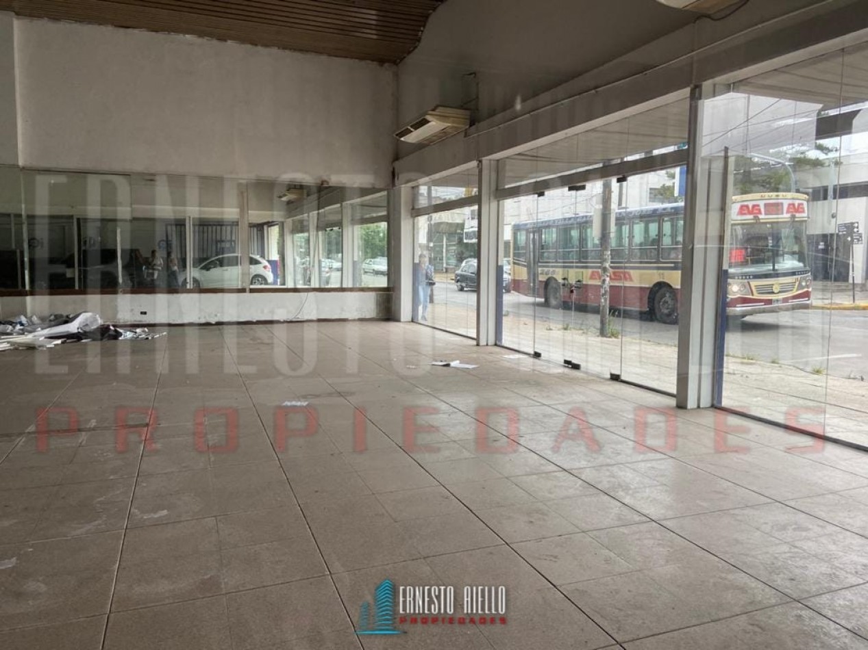 VENTA LOCAL COMERCIAL EN AV. H. YRIGOYEN N° 280, QUILMES CENTRO.