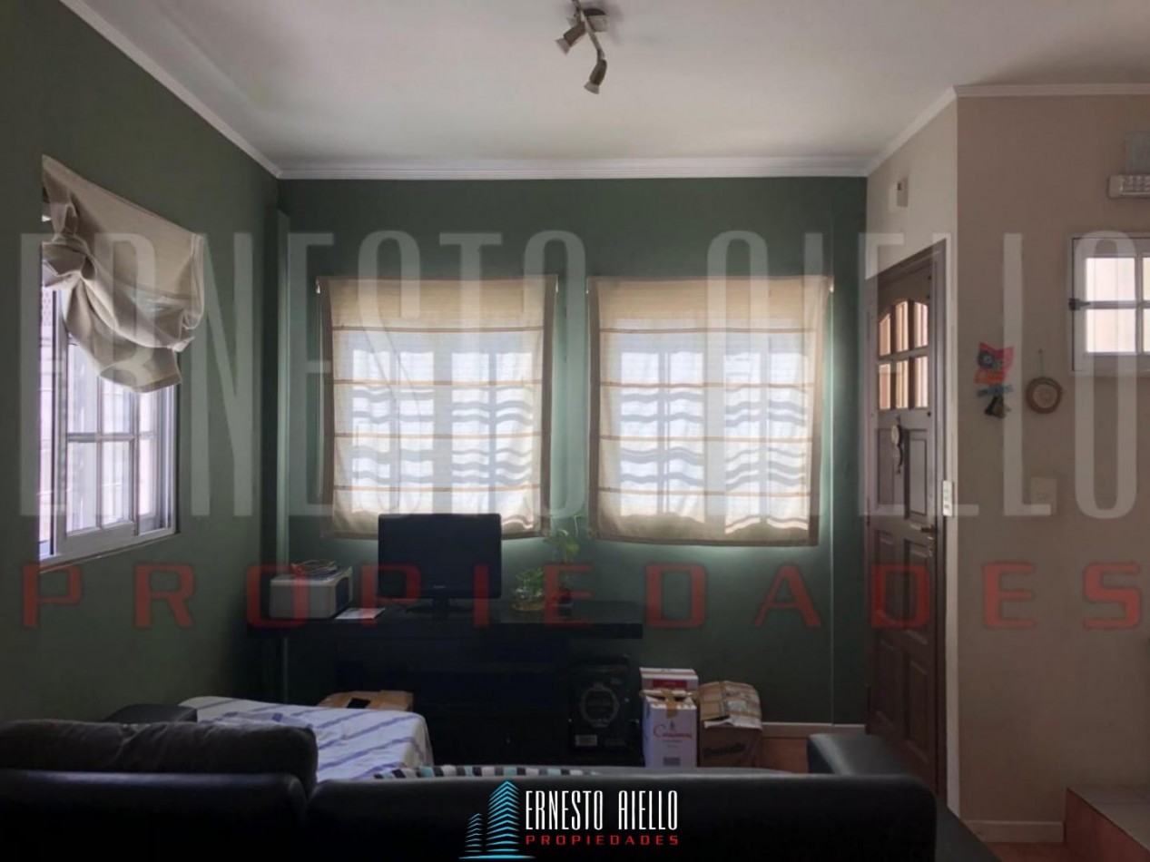 VENTA DUPLEX 4 AMBIENTES CON JARDIN AL FRENTE, QUILMES OESTE.