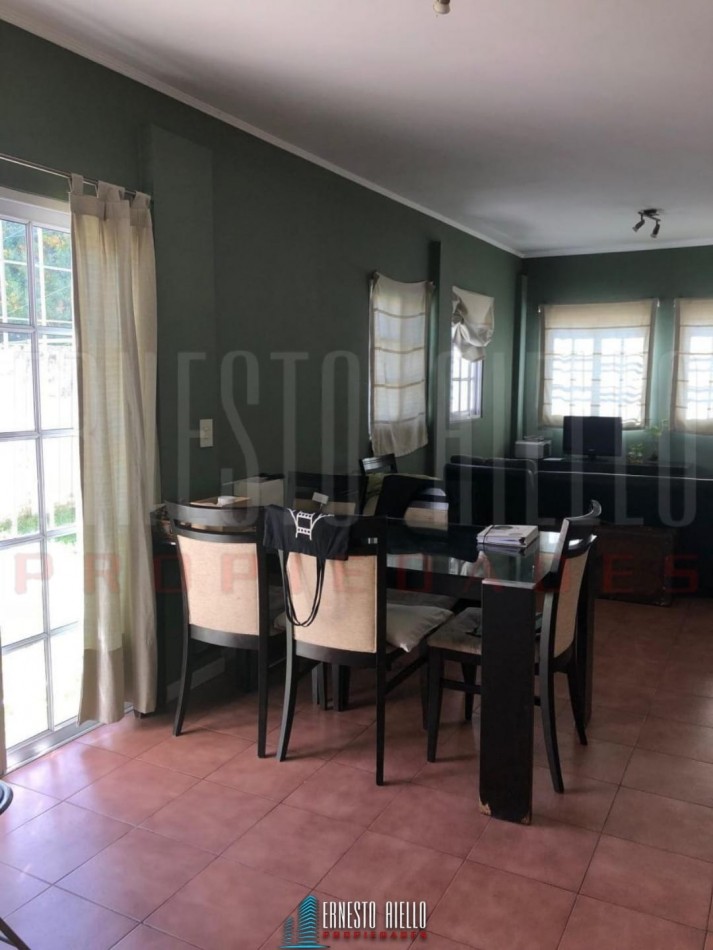 VENTA DUPLEX 4 AMBIENTES CON JARDIN AL FRENTE, QUILMES OESTE.