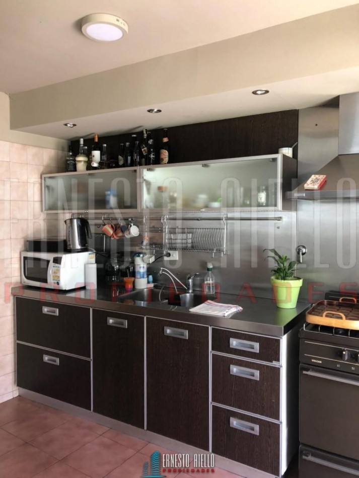 VENTA DUPLEX 4 AMBIENTES CON JARDIN AL FRENTE, QUILMES OESTE.