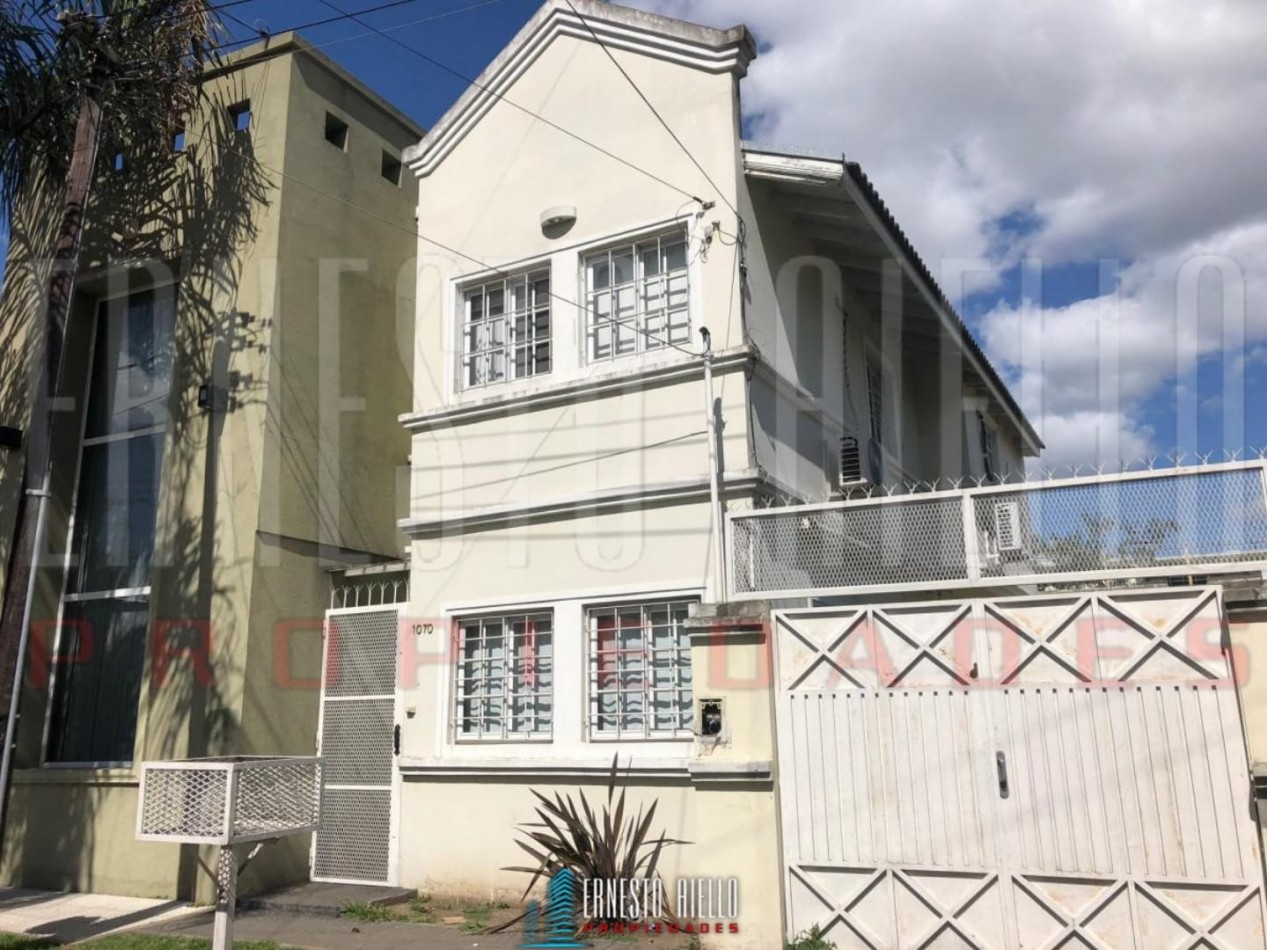 VENTA DUPLEX 4 AMBIENTES CON JARDIN AL FRENTE, QUILMES OESTE.