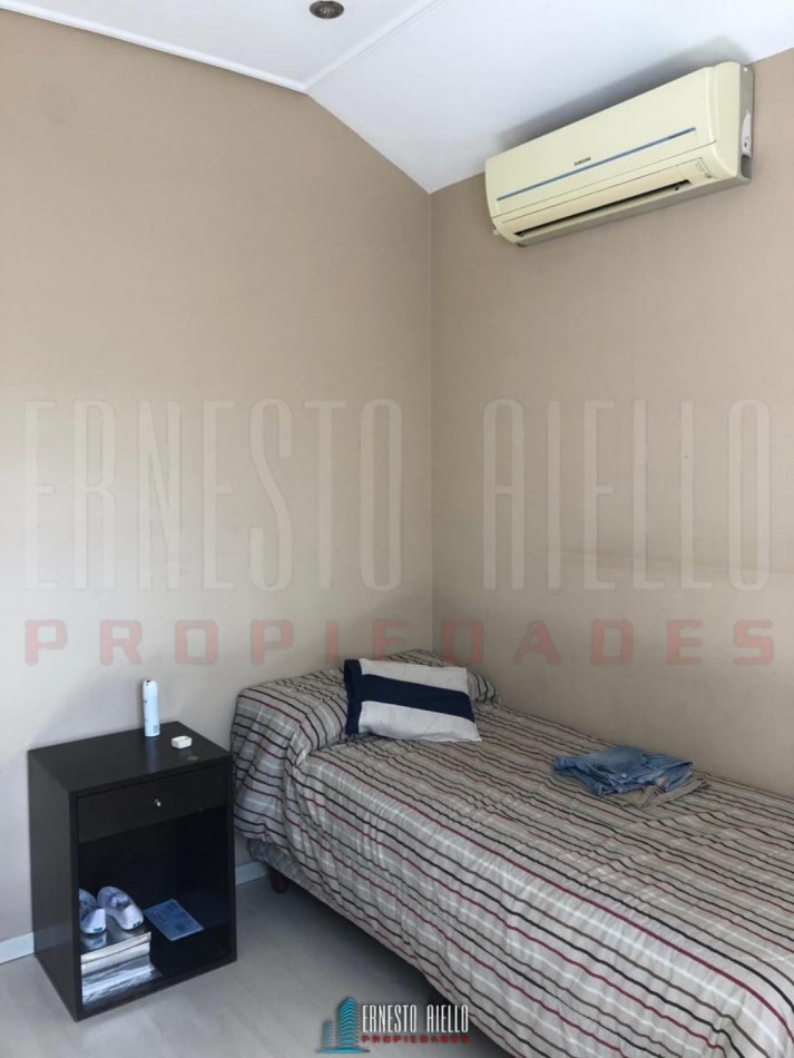 VENTA DUPLEX 4 AMBIENTES CON JARDIN AL FRENTE, QUILMES OESTE.