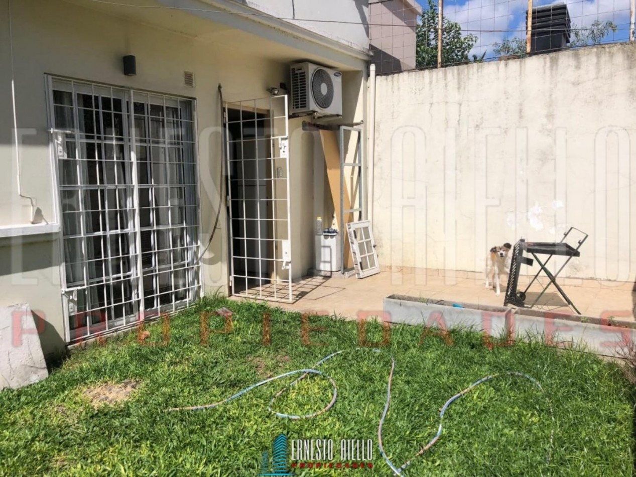 VENTA DUPLEX 4 AMBIENTES CON JARDIN AL FRENTE, QUILMES OESTE.