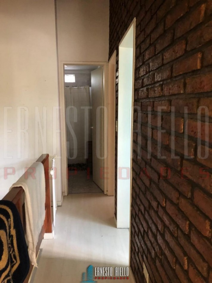 VENTA DUPLEX 4 AMBIENTES CON JARDIN AL FRENTE, QUILMES OESTE.