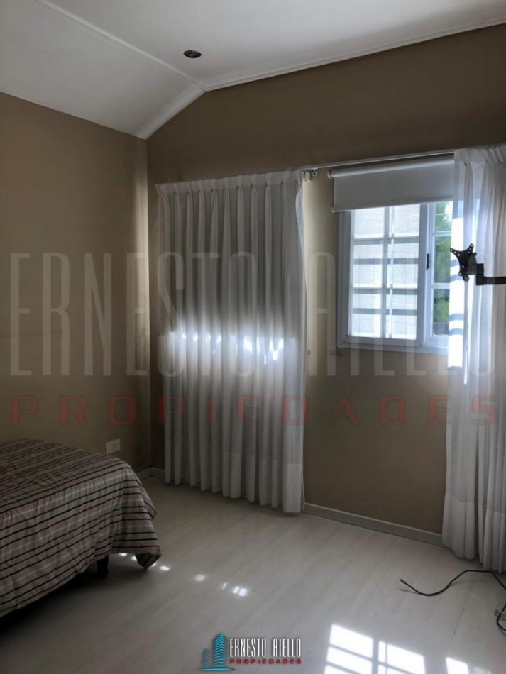 VENTA DUPLEX 4 AMBIENTES CON JARDIN AL FRENTE, QUILMES OESTE.