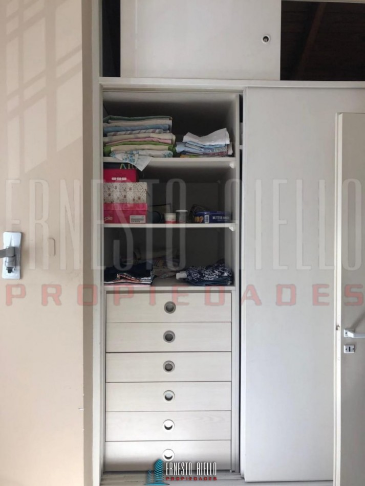 VENTA DUPLEX 4 AMBIENTES CON JARDIN AL FRENTE, QUILMES OESTE.