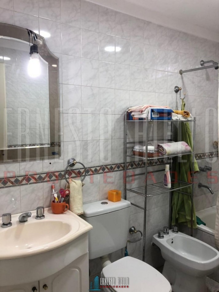 VENTA DUPLEX 4 AMBIENTES CON JARDIN AL FRENTE, QUILMES OESTE.