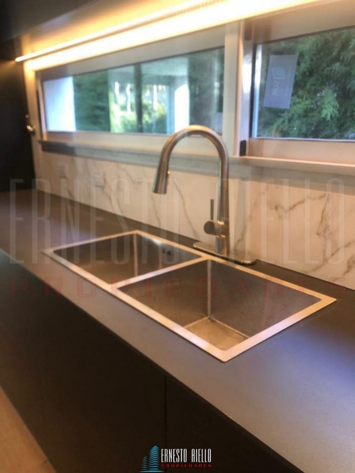 VENTA CASA 5 AMBIENTES EN BARRIO PRIVADO FINCAS DE IRAOLA II.