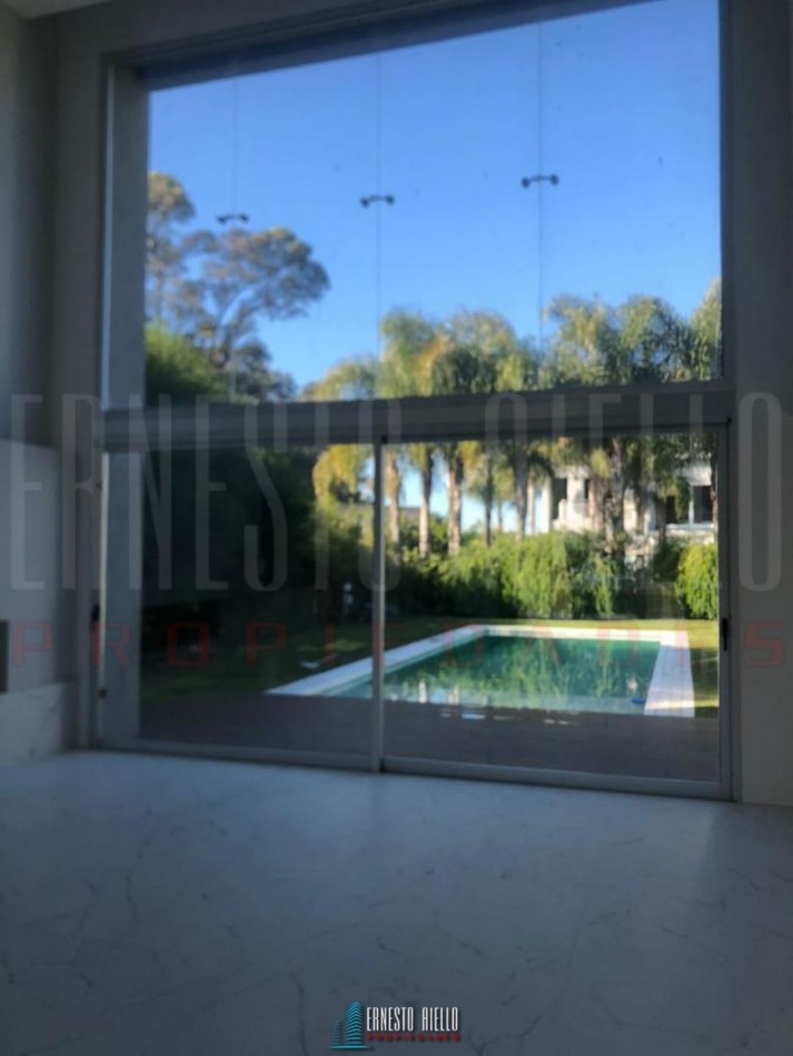 VENTA CASA 5 AMBIENTES EN BARRIO PRIVADO FINCAS DE IRAOLA II.