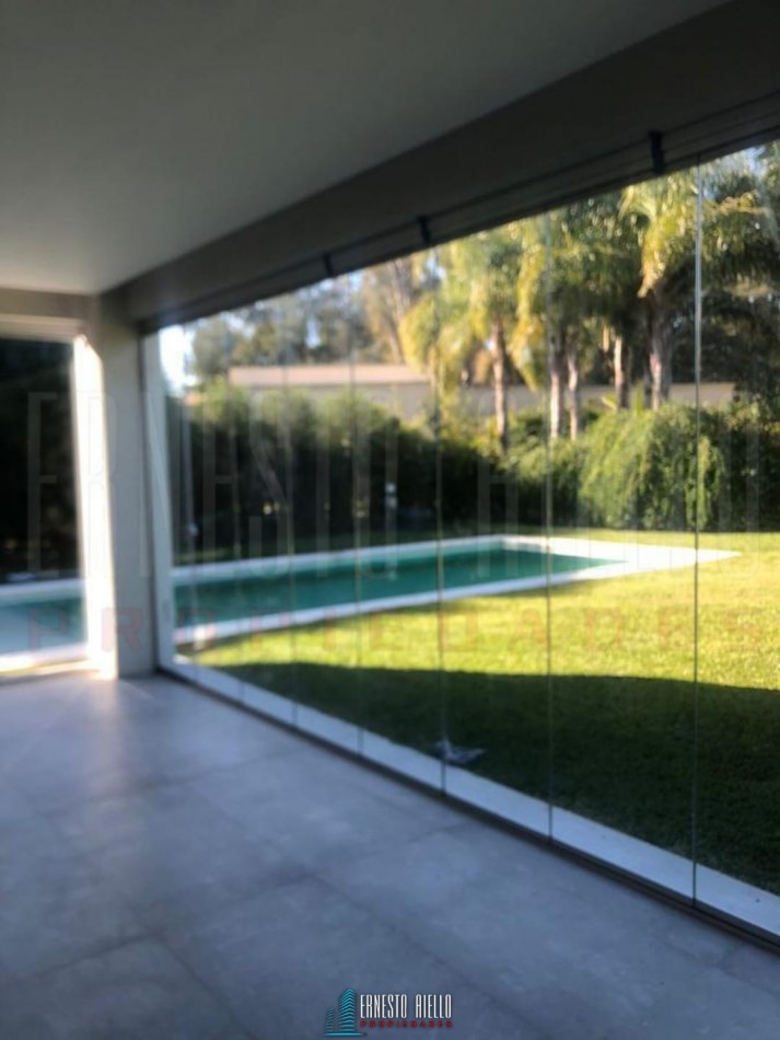 VENTA CASA 5 AMBIENTES EN BARRIO PRIVADO FINCAS DE IRAOLA II.