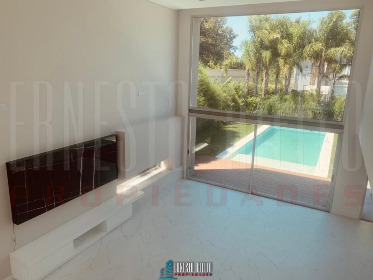 VENTA CASA 5 AMBIENTES EN BARRIO PRIVADO FINCAS DE IRAOLA II.