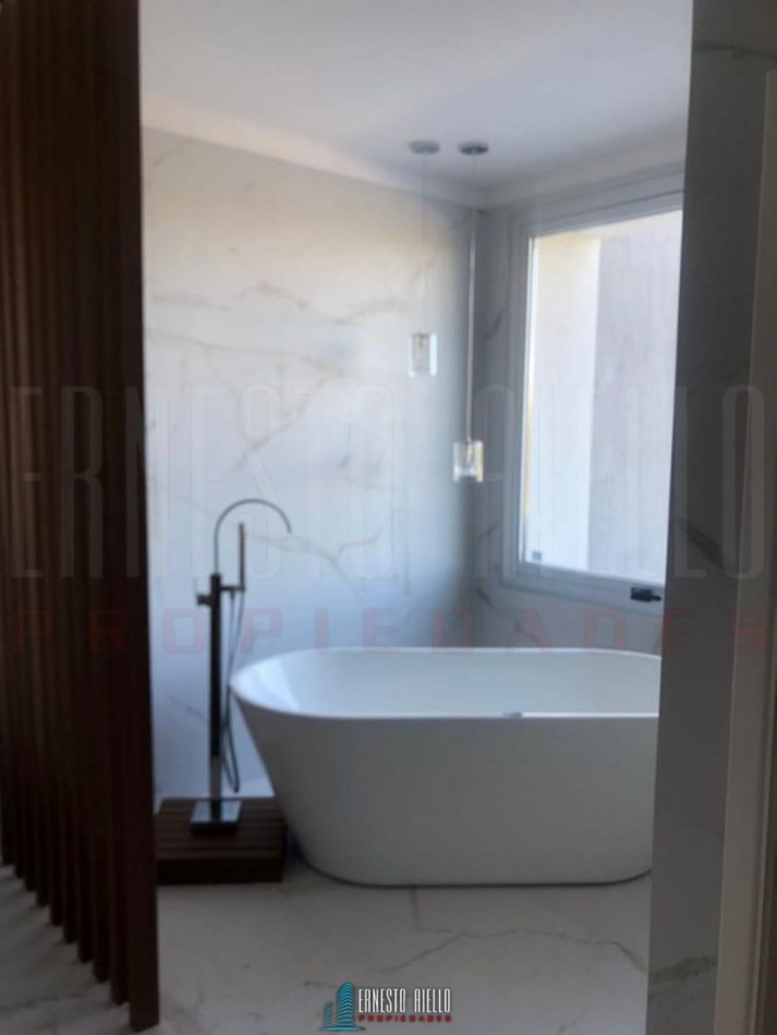 VENTA CASA 5 AMBIENTES EN BARRIO PRIVADO FINCAS DE IRAOLA II.