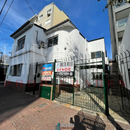 VENTA 2 CASAS EN PH. LOTE 10,82 X 45,10. IDEAL INVERSOR. EXCELENTE UBICACION