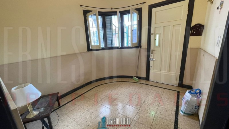 VENTA 2 CASAS EN PH. LOTE 10,82 X 45,10. IDEAL INVERSOR. EXCELENTE UBICACION