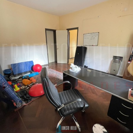 VENTA 2 CASAS EN PH. LOTE 10,82 X 45,10. IDEAL INVERSOR. EXCELENTE UBICACION