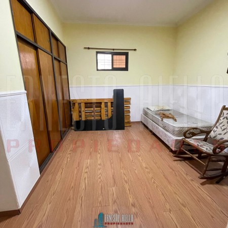 VENTA 2 CASAS EN PH. LOTE 10,82 X 45,10. IDEAL INVERSOR. EXCELENTE UBICACION