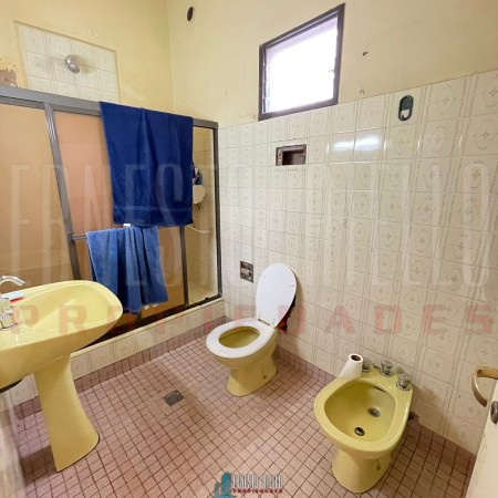VENTA 2 CASAS EN PH. LOTE 10,82 X 45,10. IDEAL INVERSOR. EXCELENTE UBICACION