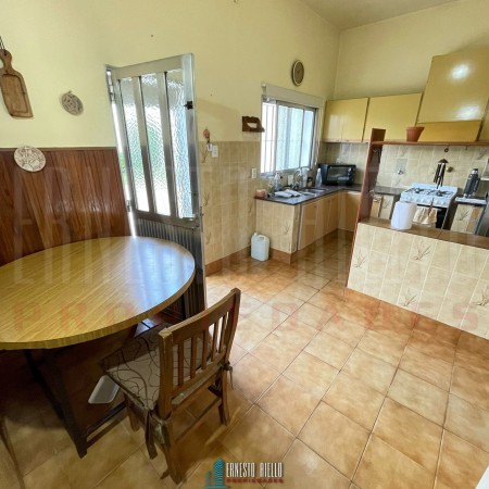 VENTA 2 CASAS EN PH. LOTE 10,82 X 45,10. IDEAL INVERSOR. EXCELENTE UBICACION