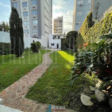 VENTA 2 CASAS EN PH. LOTE 10,82 X 45,10. IDEAL INVERSOR. EXCELENTE UBICACION