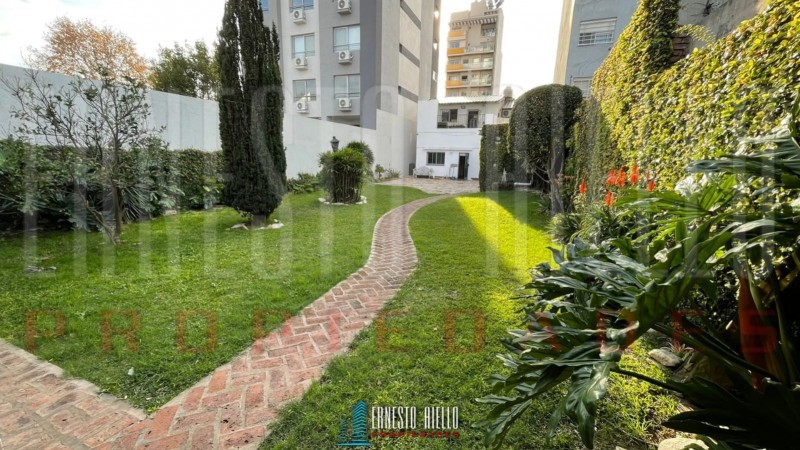 VENTA 2 CASAS EN PH. LOTE 10,82 X 45,10. IDEAL INVERSOR. EXCELENTE UBICACION