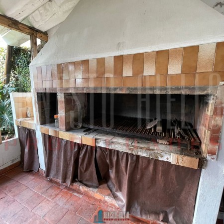 VENTA 2 CASAS EN PH. LOTE 10,82 X 45,10. IDEAL INVERSOR. EXCELENTE UBICACION