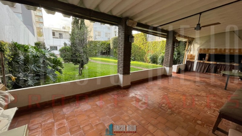 VENTA 2 CASAS EN PH. LOTE 10,82 X 45,10. IDEAL INVERSOR. EXCELENTE UBICACION