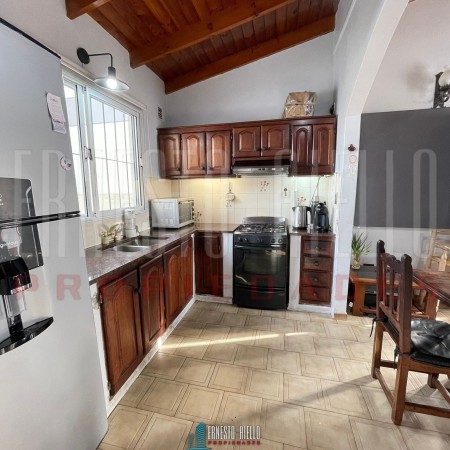 VENTA 2 CASAS EN PH. LOTE 10,82 X 45,10. IDEAL INVERSOR. EXCELENTE UBICACION