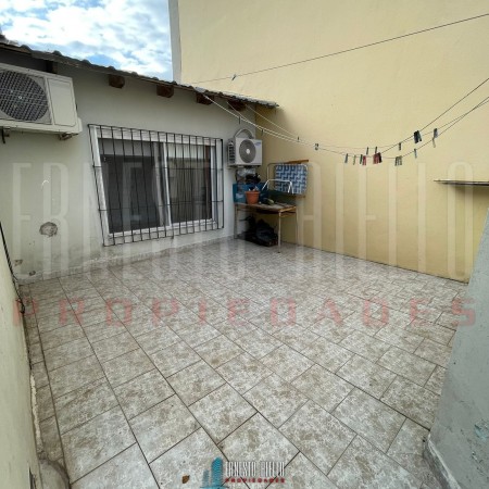 VENTA 2 CASAS EN PH. LOTE 10,82 X 45,10. IDEAL INVERSOR. EXCELENTE UBICACION