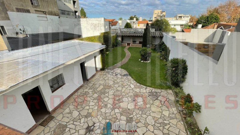 VENTA 2 CASAS EN PH. LOTE 10,82 X 45,10. IDEAL INVERSOR. EXCELENTE UBICACION